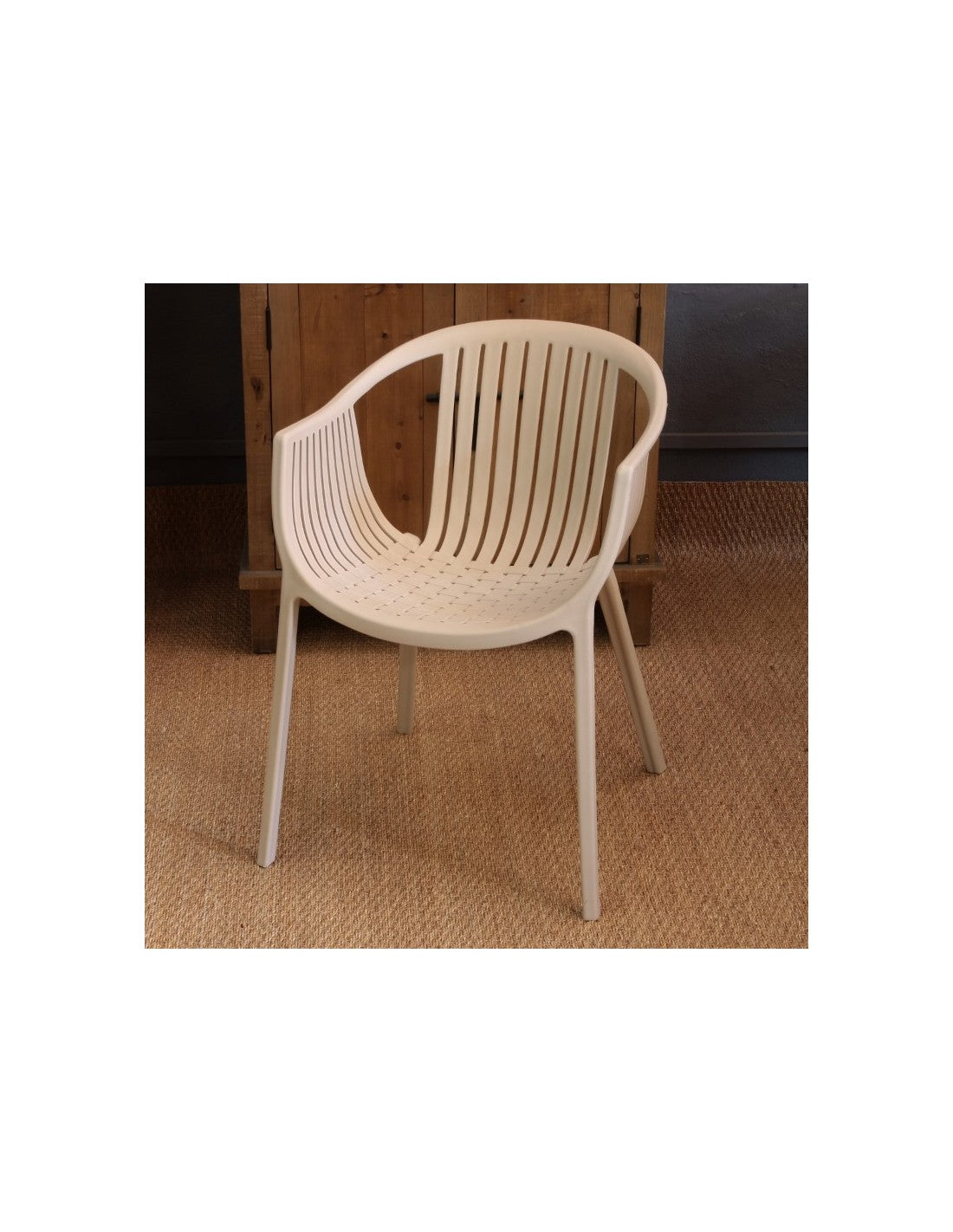 Silla beige con brazo