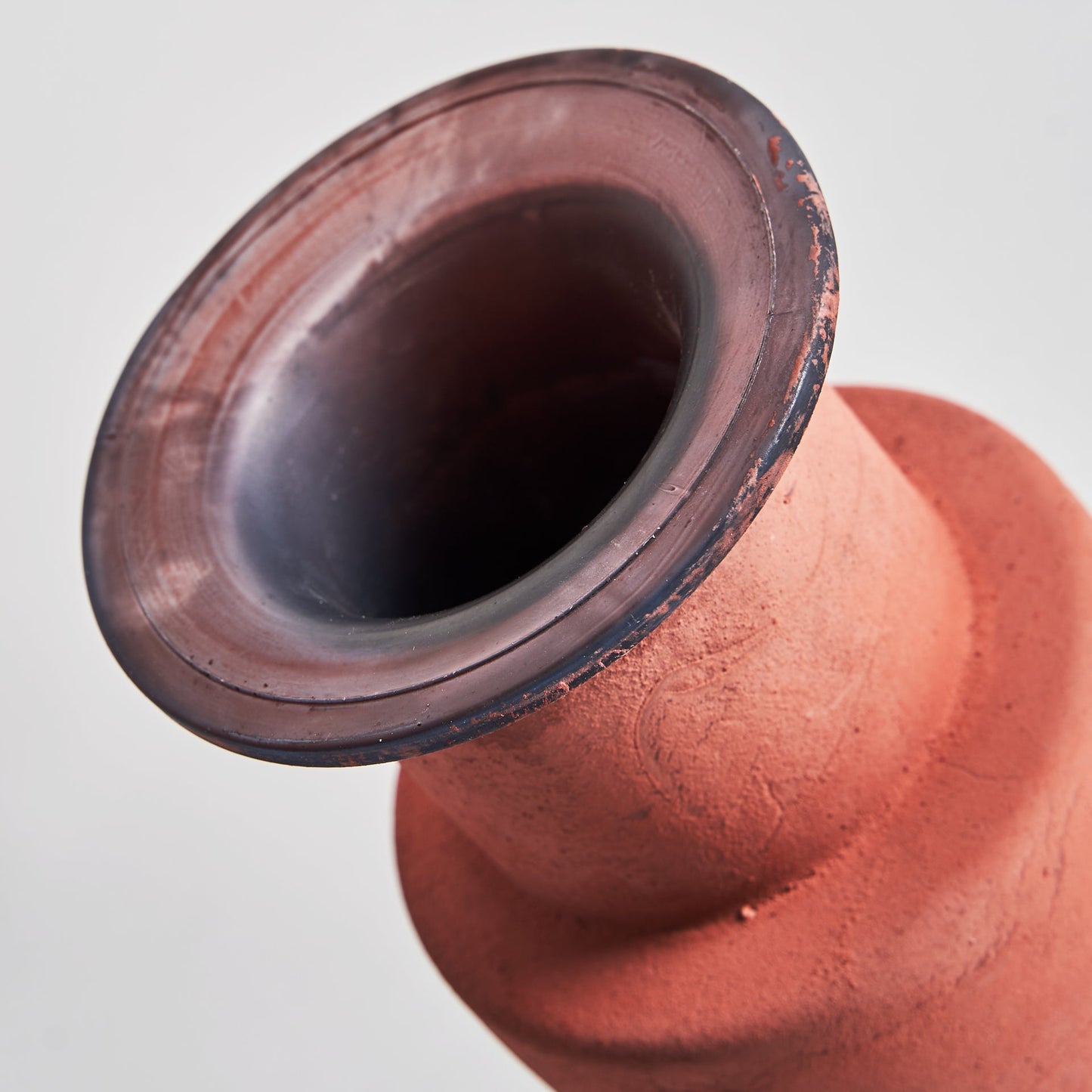 Den Vase in Brown Colour