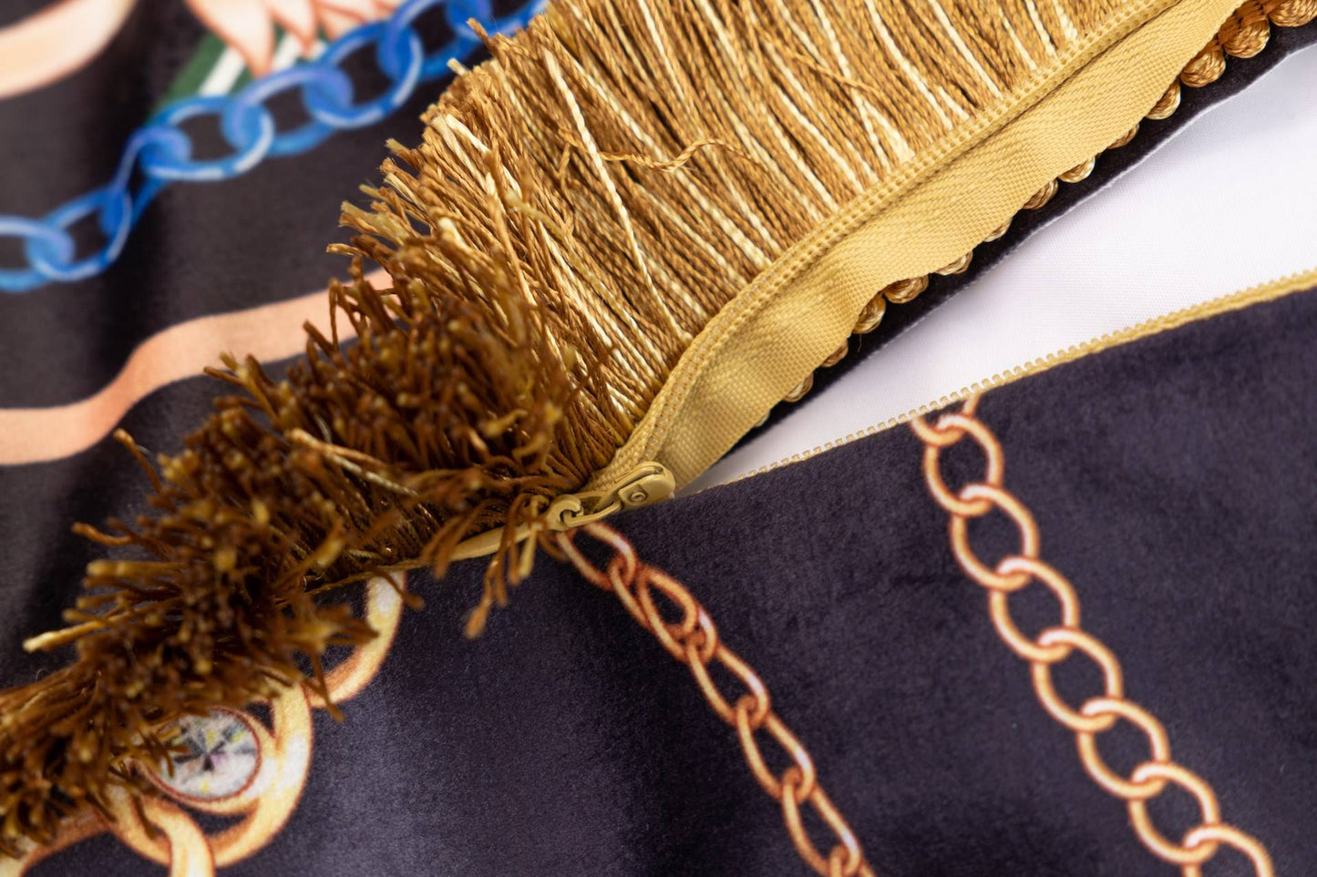 Cojin Velvet Relleno Plumas Con Flecos 60X13X45 Cm