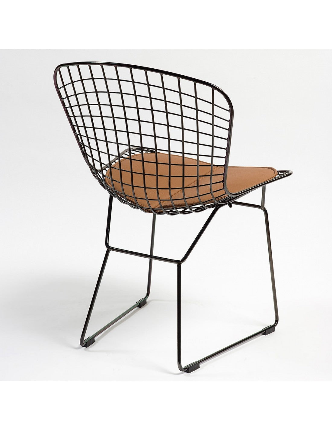 Silla de metal color titanium.