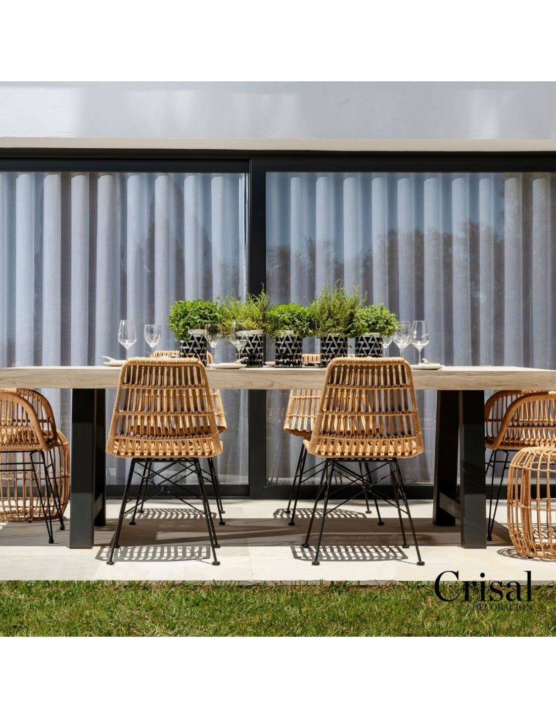 Mesa auxiliar de ratán sintético