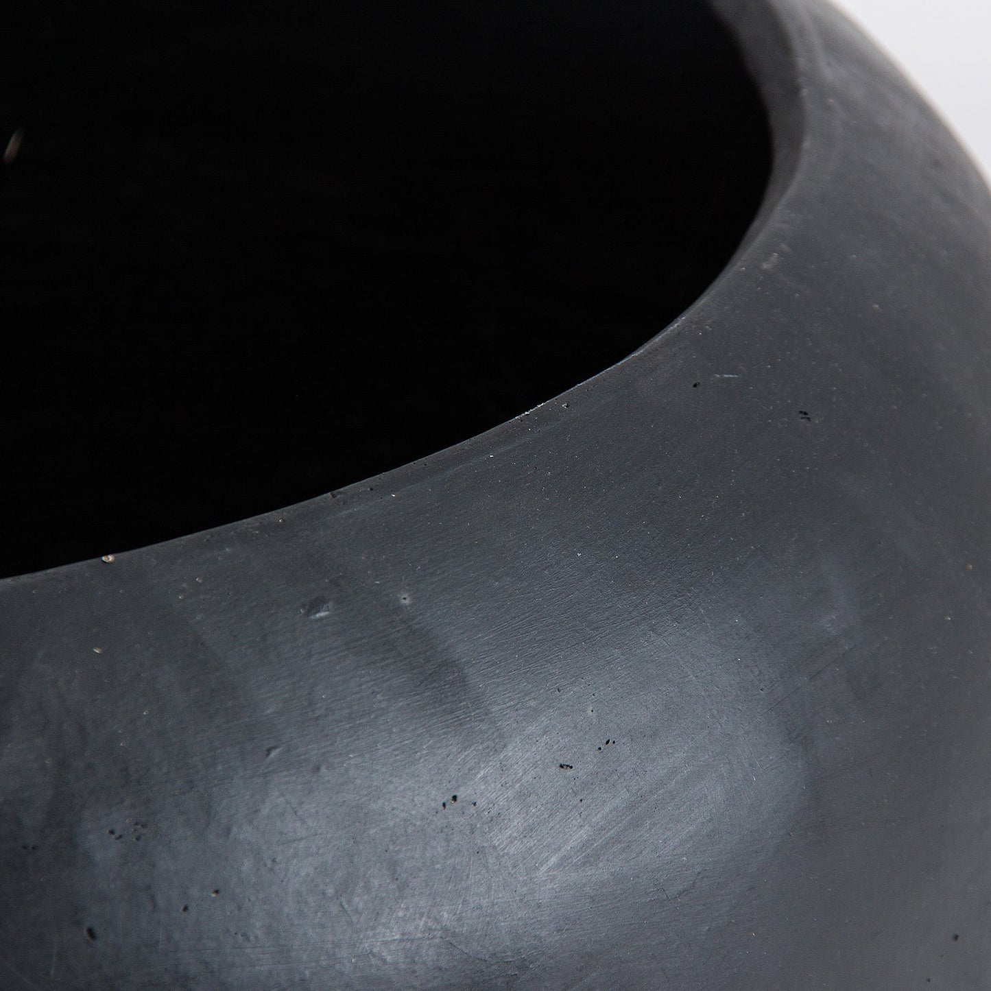 Ánfora Blaghe en Color Negra