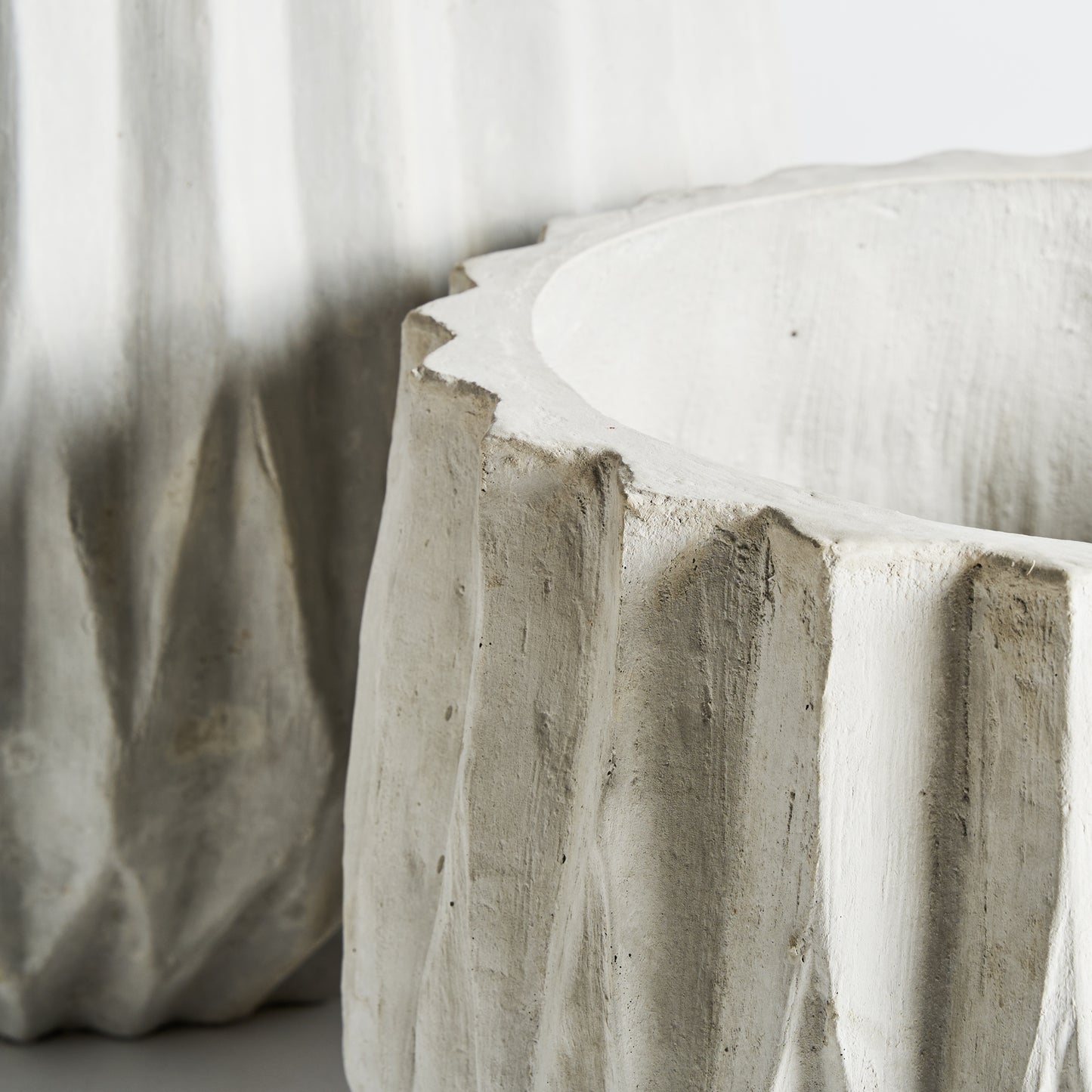 Essing Amphora Vase (Set Of 2) in White Colour