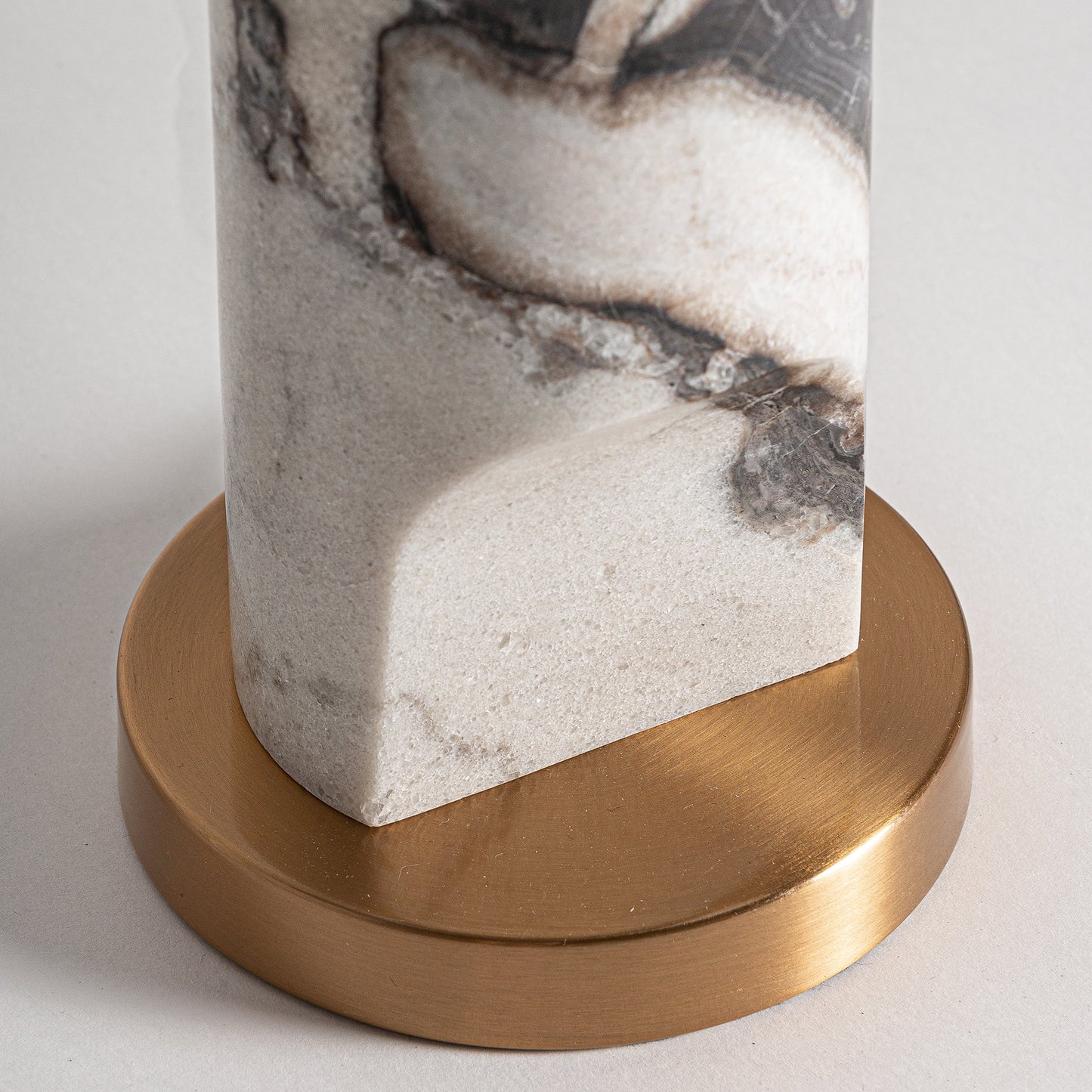 Table Lamp in White/Black Colour