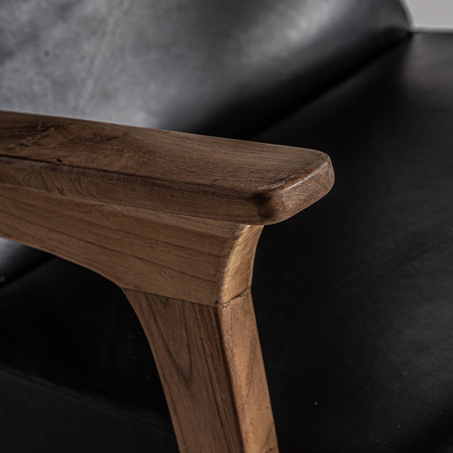 Crans Armchair in Black/Natural Colour