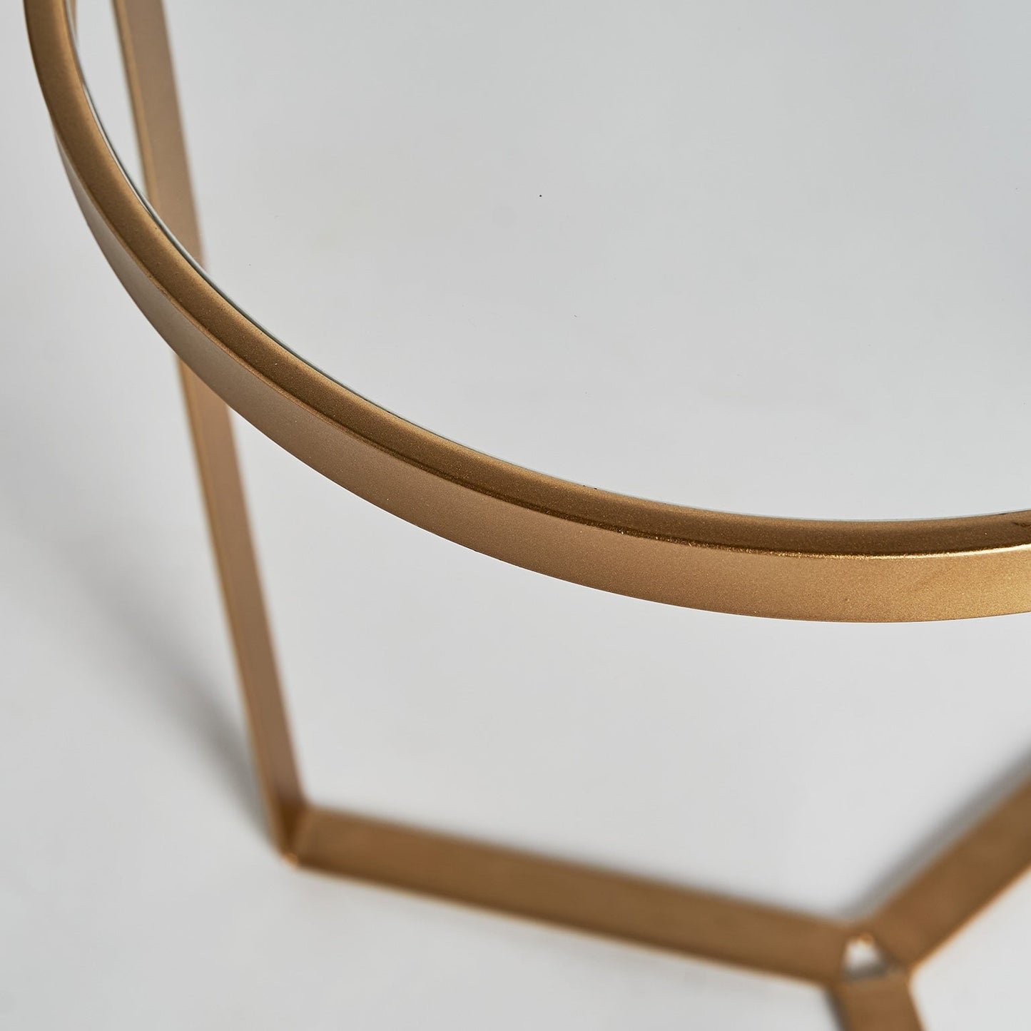 Bleg Side Table in White/Gold Colour