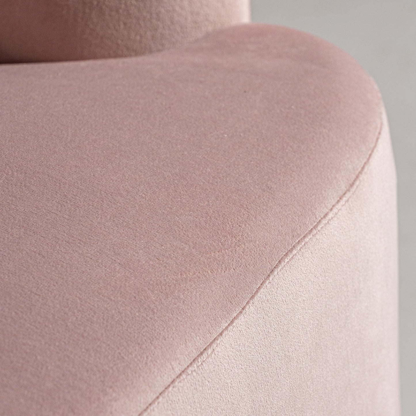 Bougue Rotative Armchair in Pale Pink Colour