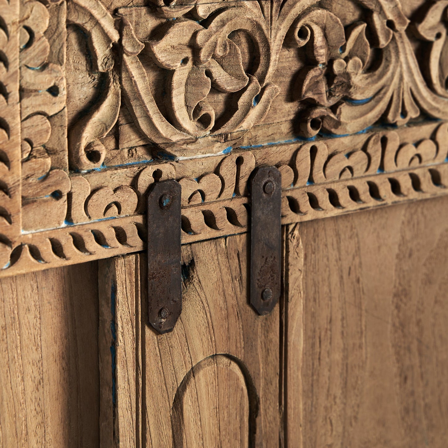 Gonda Console Table in Natural Colour