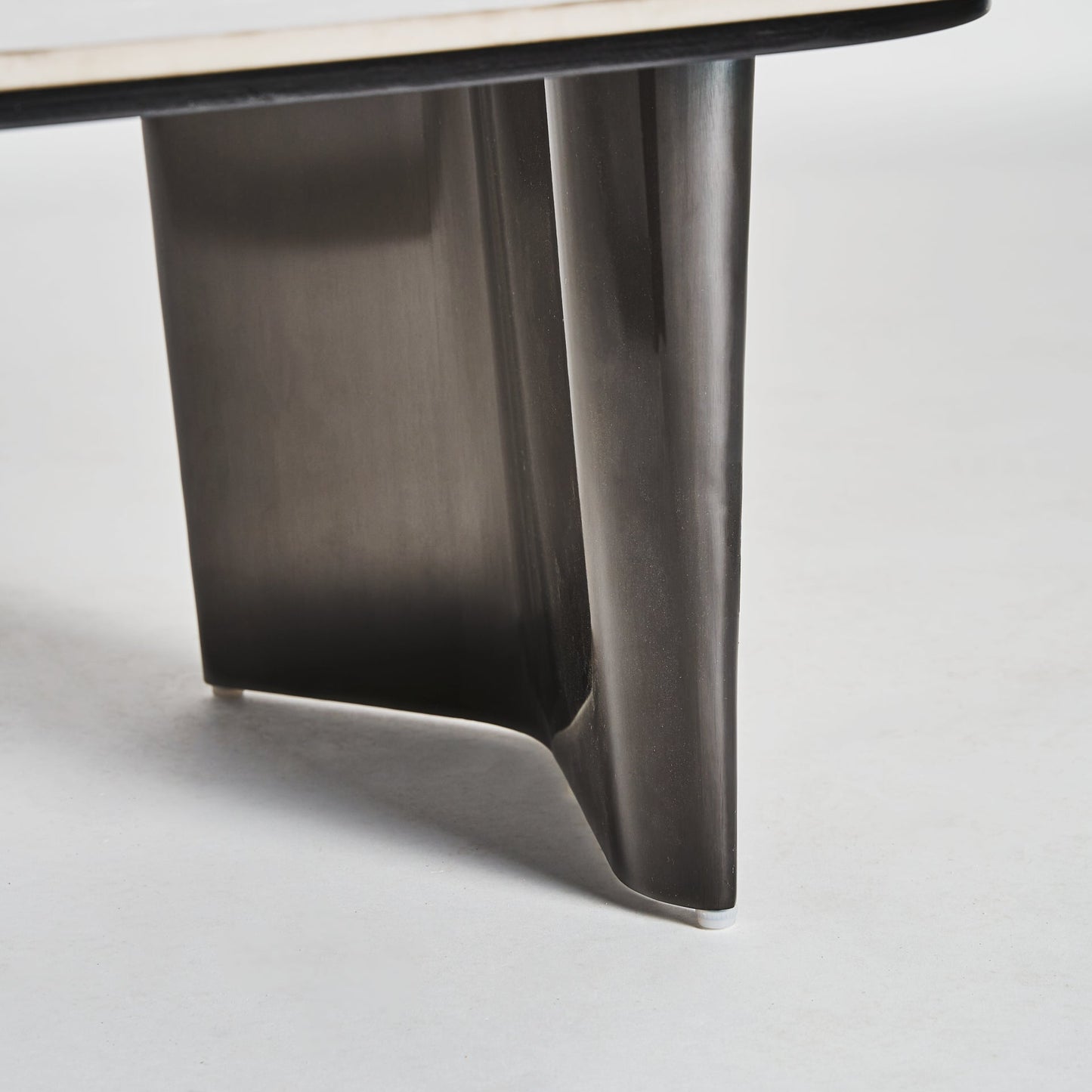 Kalvatn Coffee Table in Black/Gray Colour