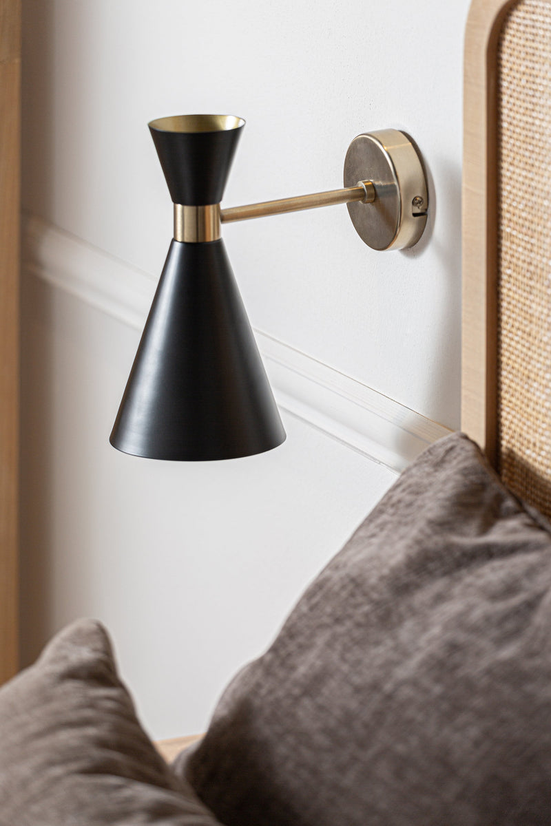 Beckle Wall Lamp in Black/Gold Colour