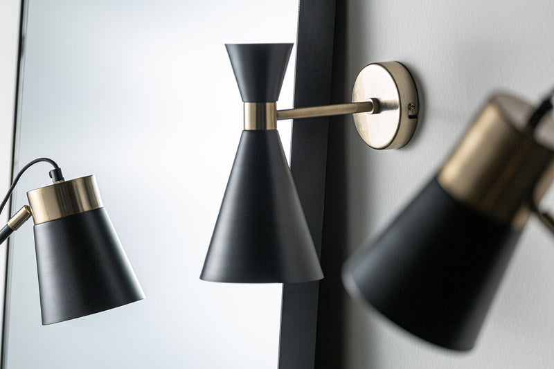 Beckle Wall Lamp in Black/Gold Colour