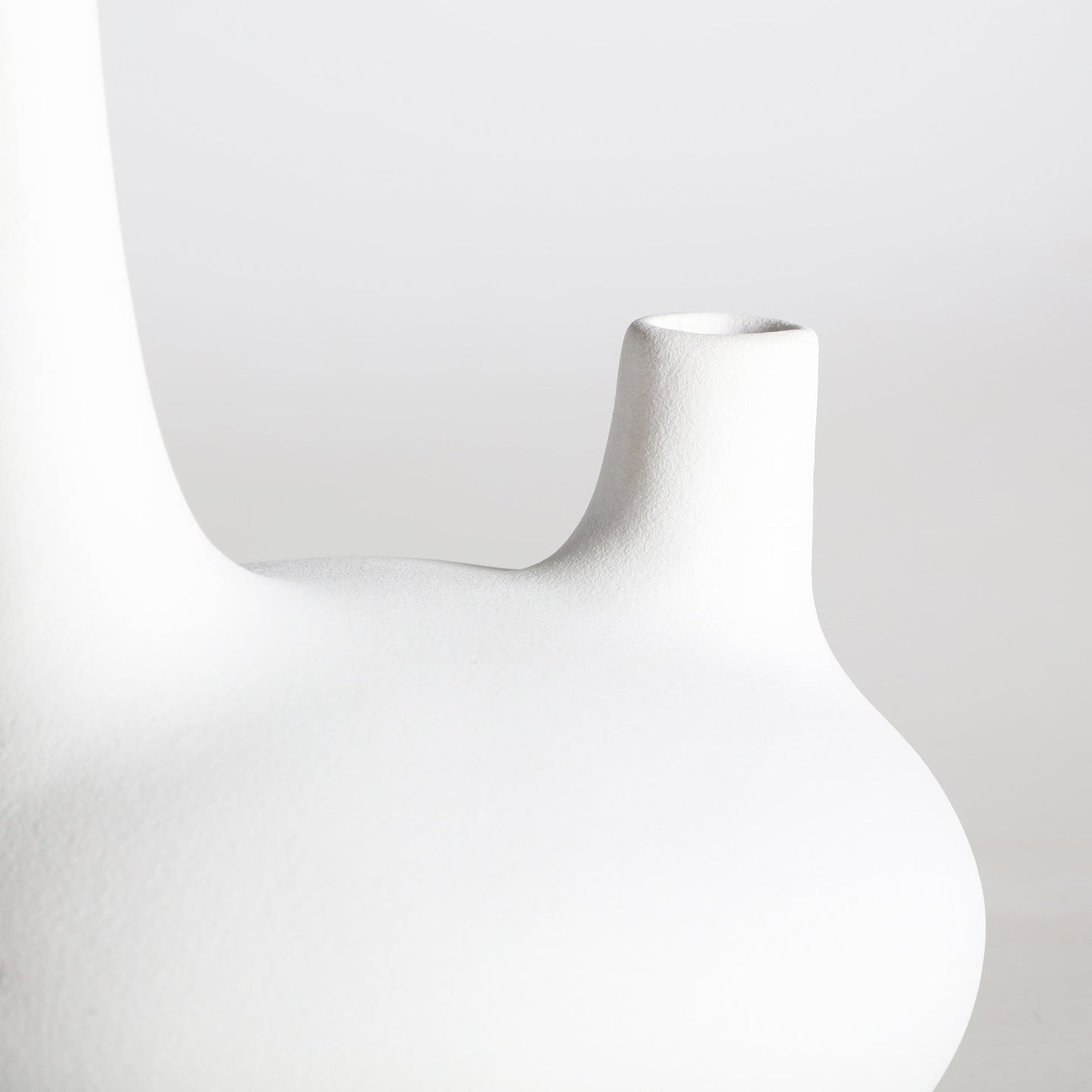 Zick Vase in White Colour