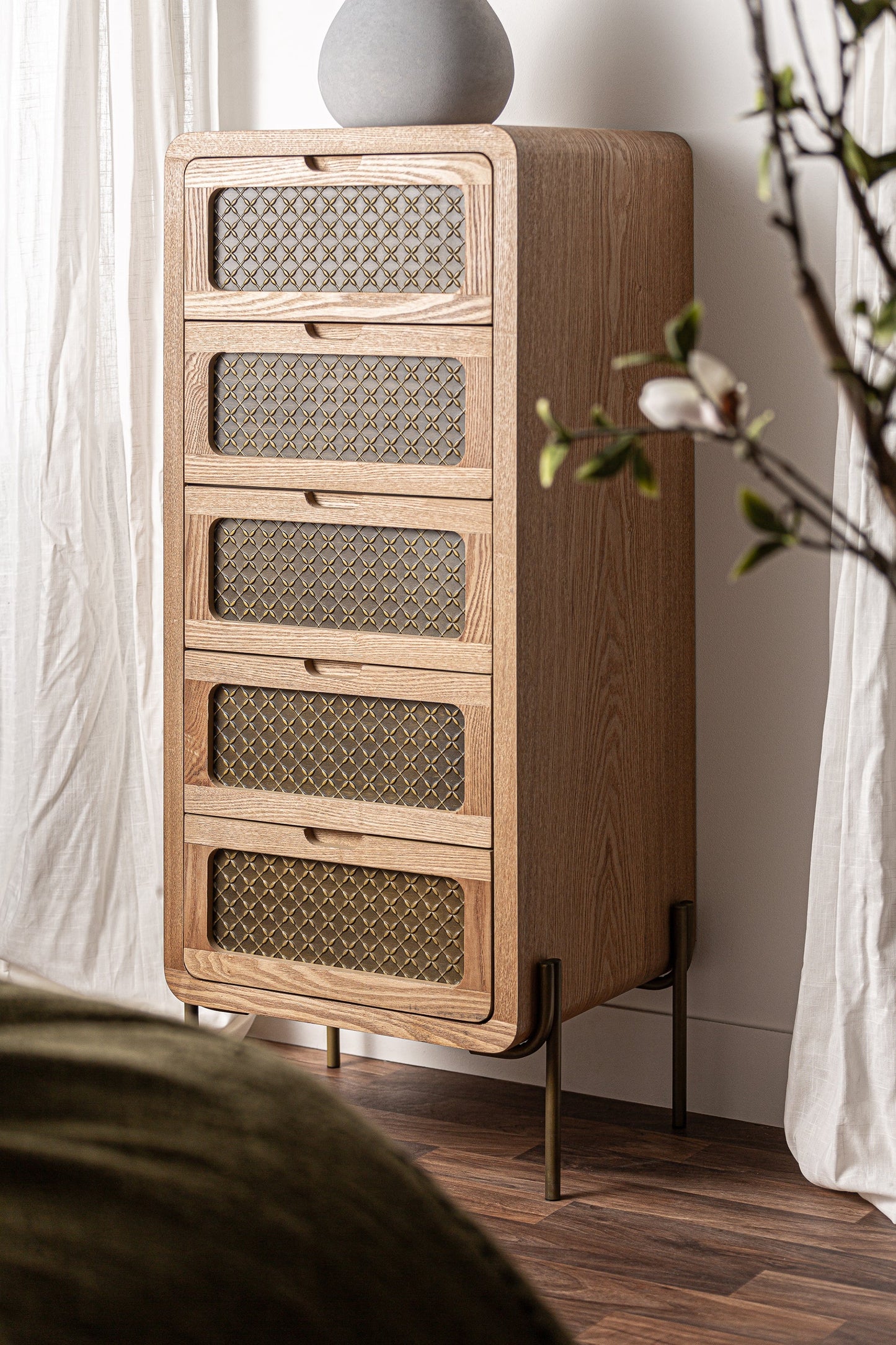 Nevoy Sinfonier Chest Of Drawers in Brown Colour