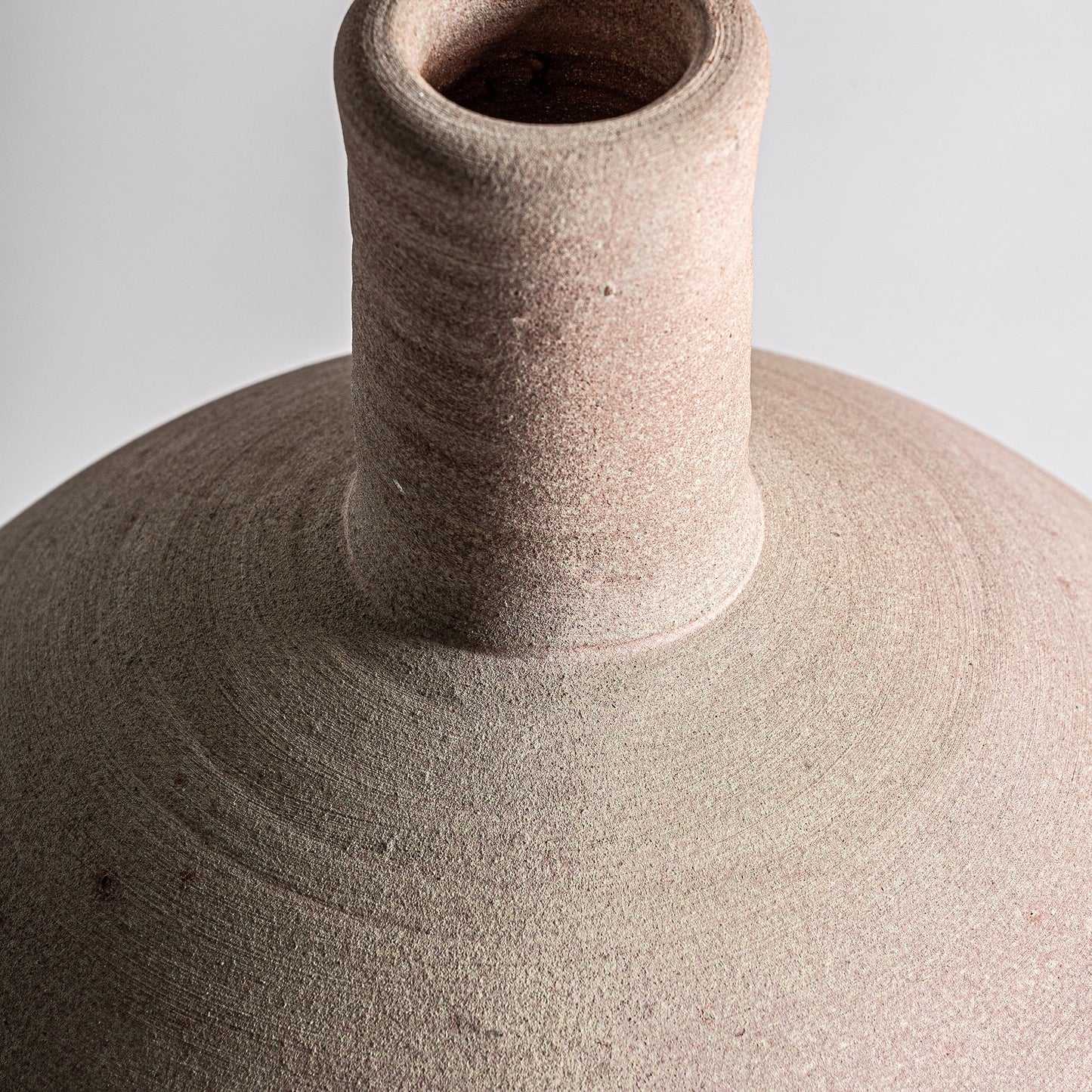 Kansara Vase in Cream Colour