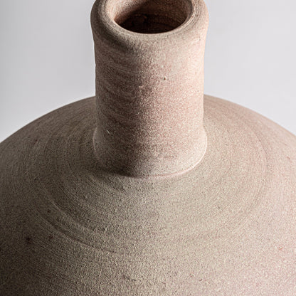 Kansara Vase in Cream Colour