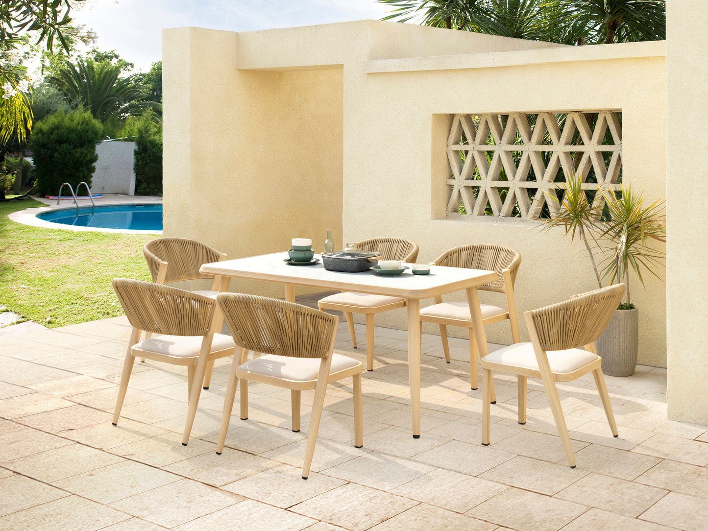 Brizna Outdoor Dining Set