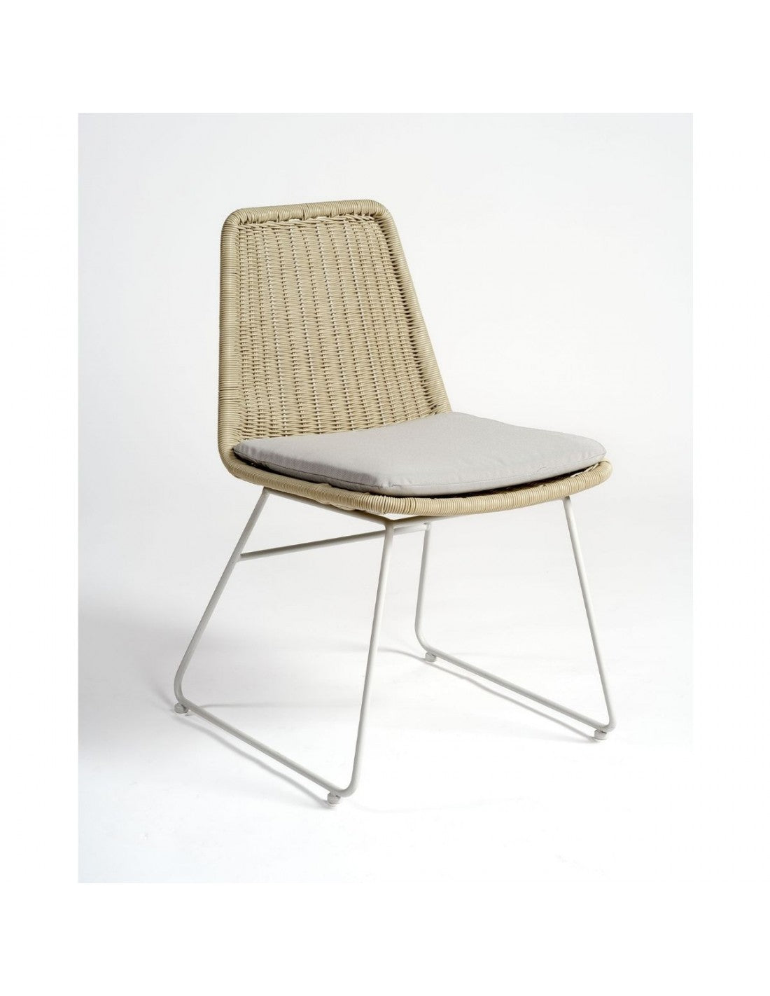 Silla de ratán sintético color tiza pata blanco...
