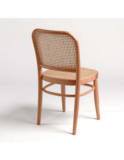 Silla de madera y asiento de ratán natural