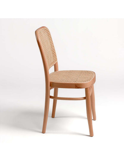 Silla de madera y asiento de ratán natural
