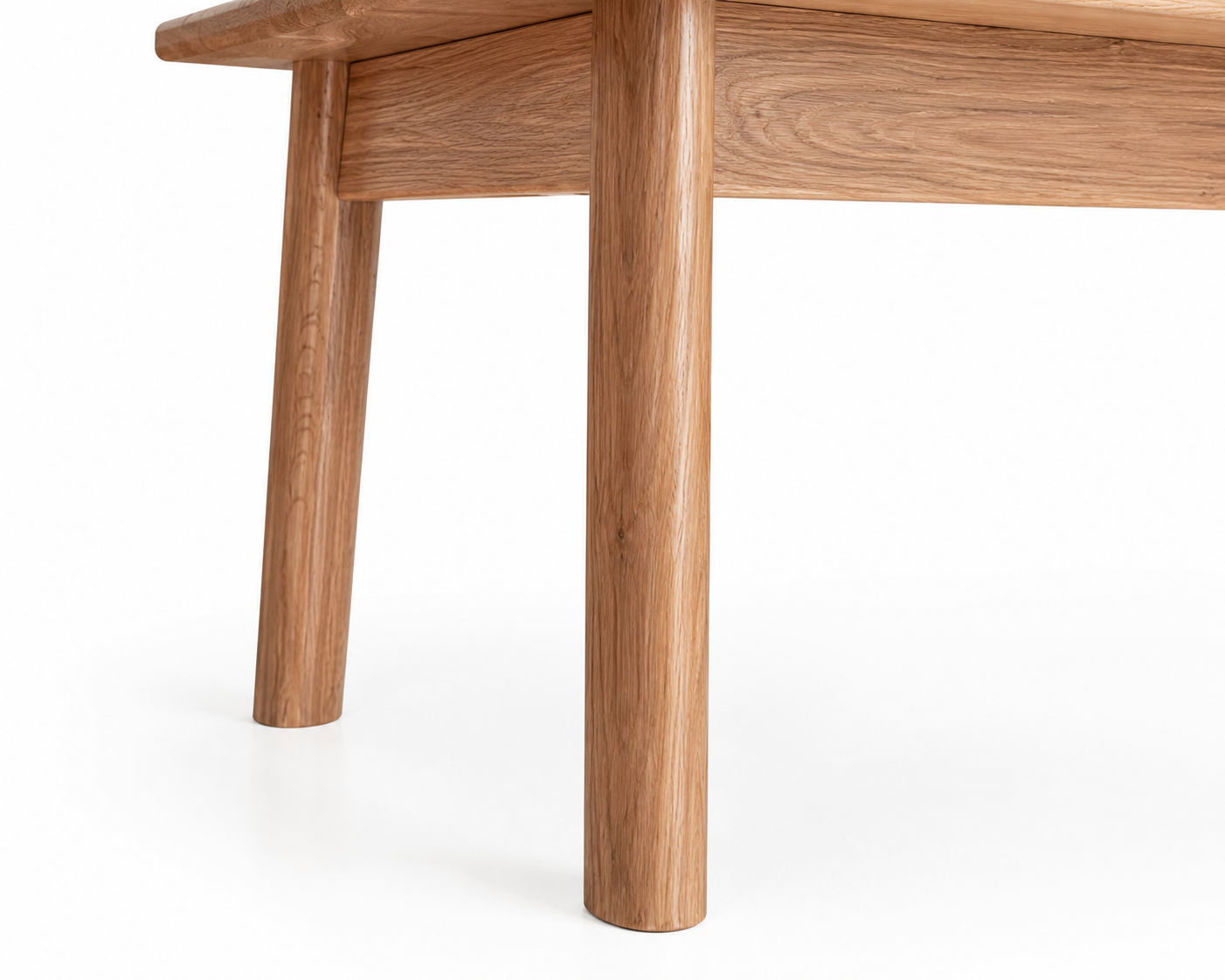 Mesa Comedor Nara en madera de roble marrón – Estilo Contemporáneo