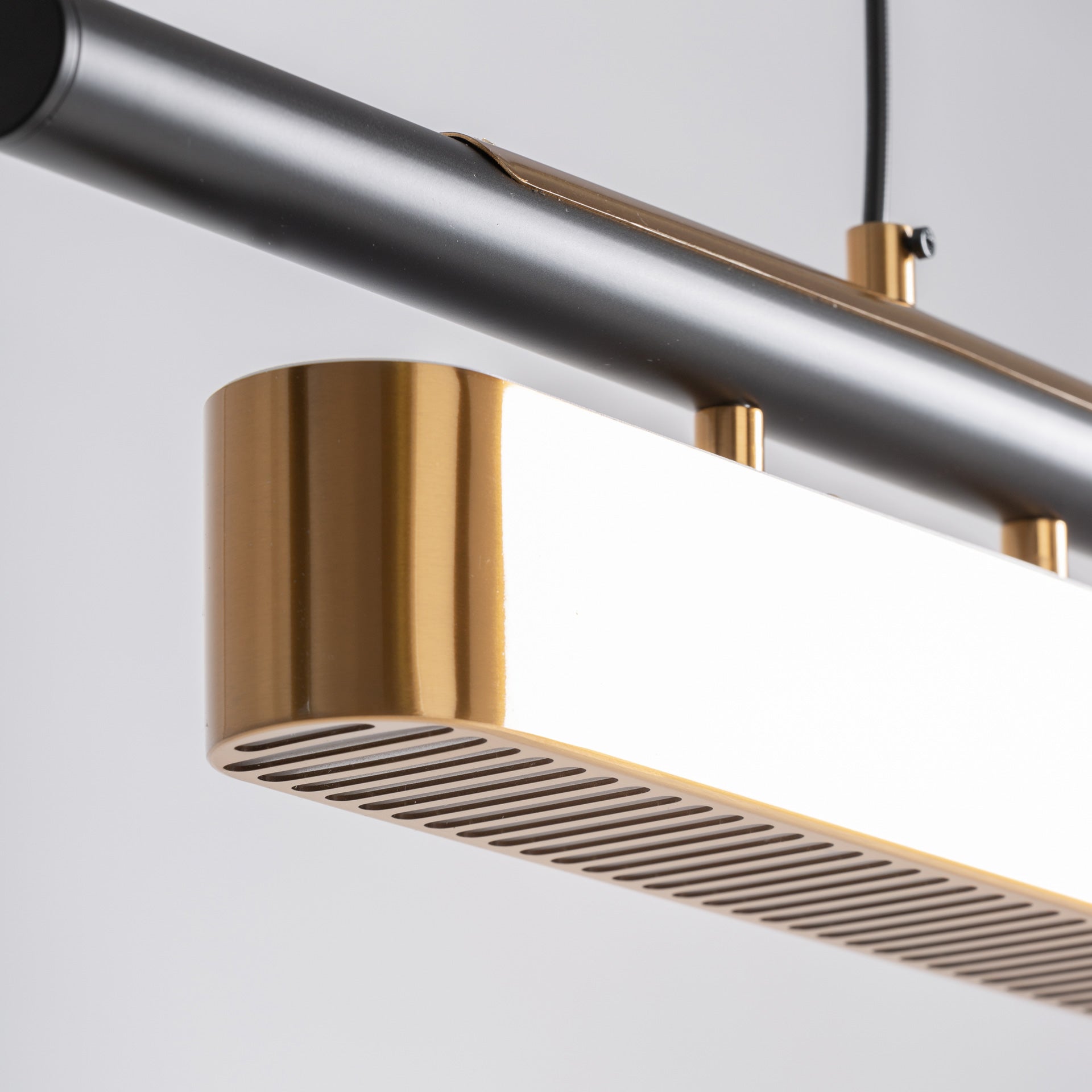 FN=VI37001_37001-04.jpg;SHA256=bcf121d2eb86abc132389fd6f4295cfd11fc944b85a1b1b6447fde07a6d1d8a0