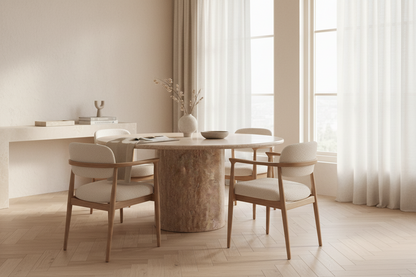Mesa Comedor Thiennes en travertino beige – Estilo Contemporáneo