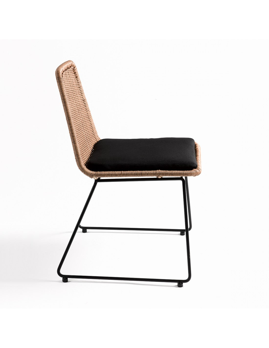 Synthetic rattan chair with black legs
