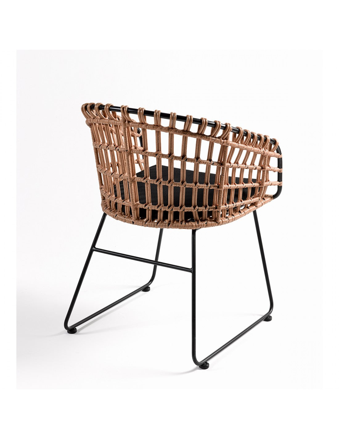 Synthetic rattan armchair with black legs