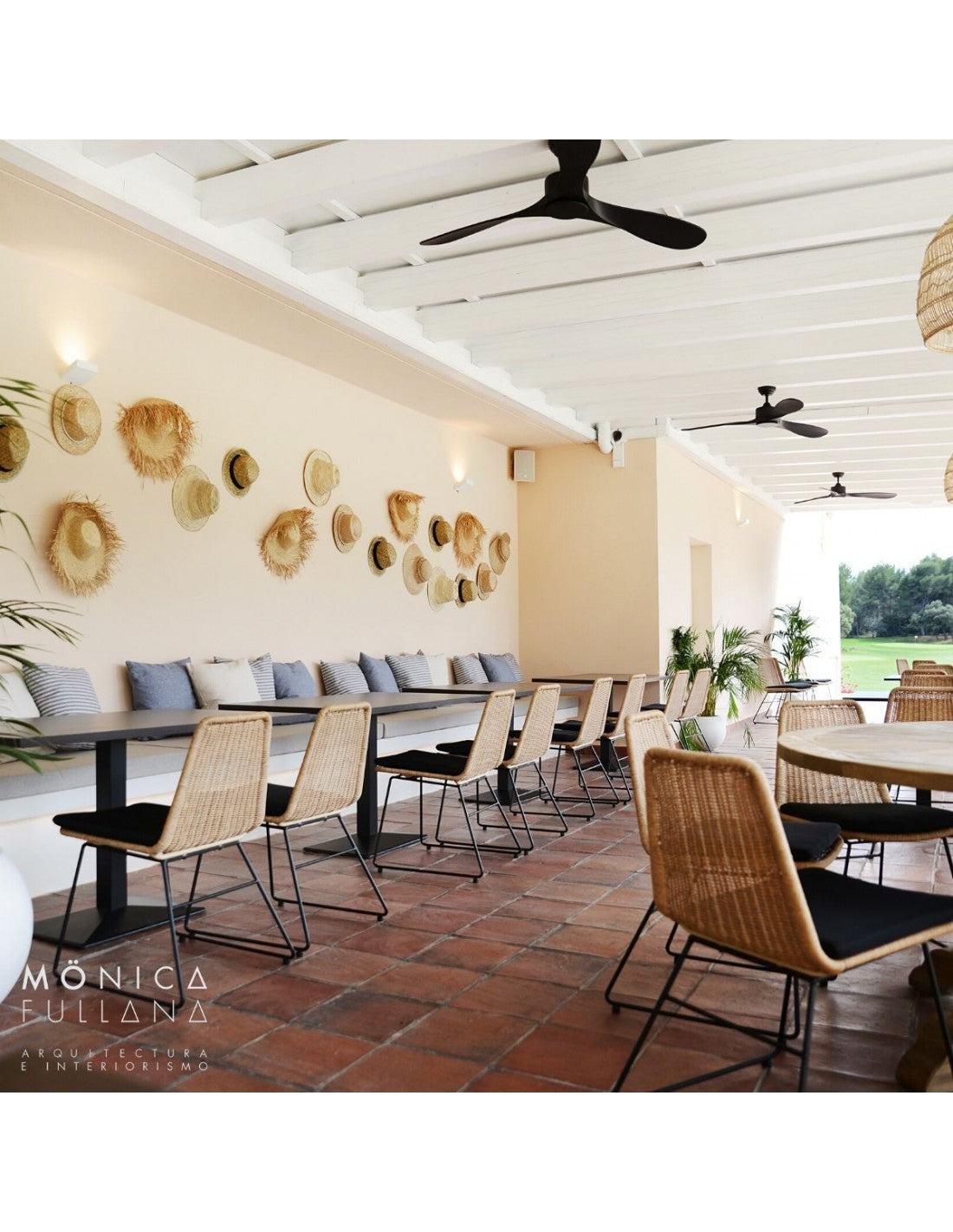 Synthetic rattan chair with black legs