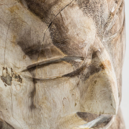 Busto Étnico de Madera Petrificada – Tonalidades Únicas de la Naturaleza