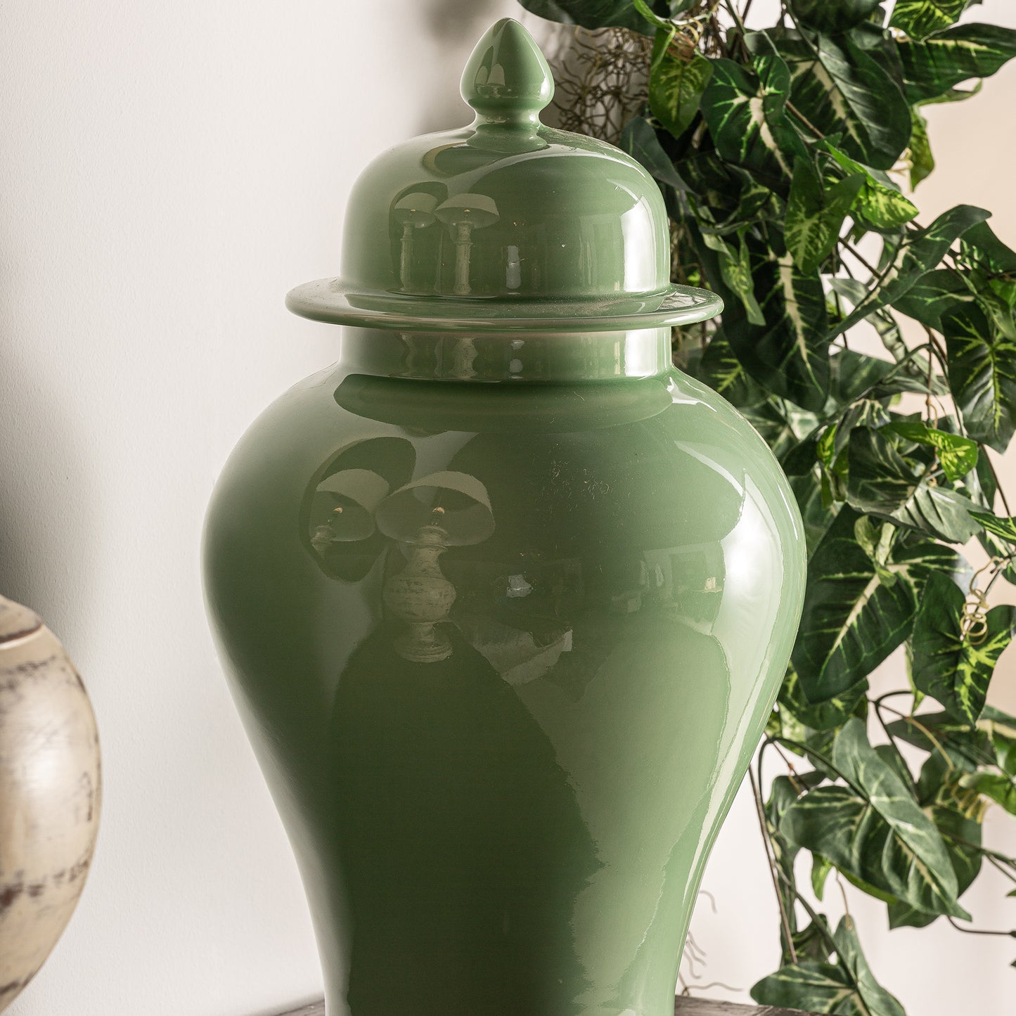 Ivok Vase in Green Colour