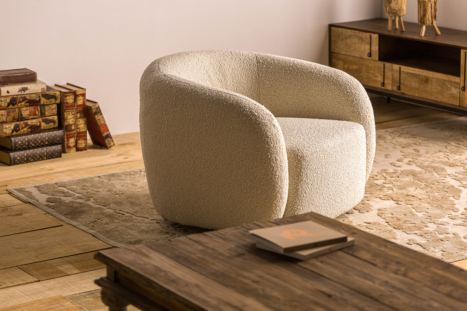 Sillón Scorze Bouclé - Art Deco - Acrílico - 96cm x 93cm x 98cm - Sillones - Granada Maison