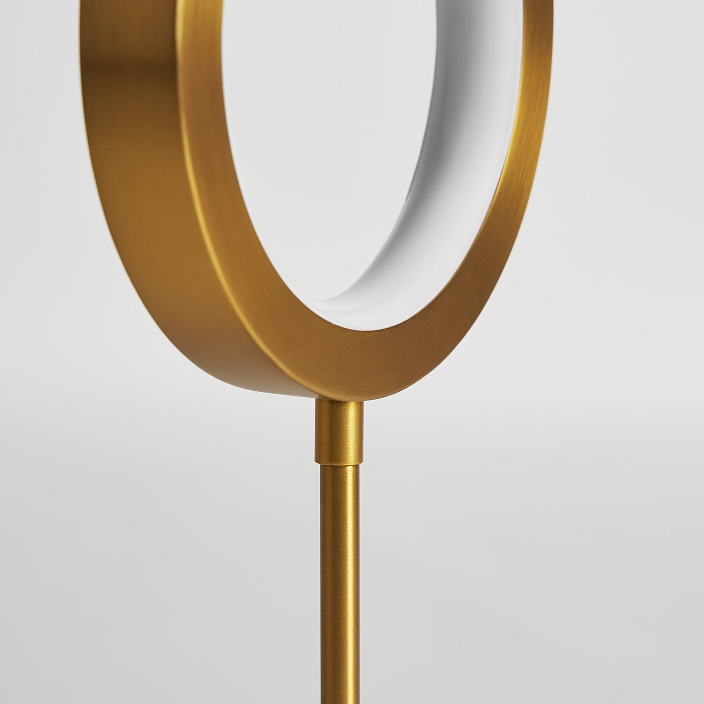 Lámpara De Sobremesa en Color Oro - Lámparas Sobremesa - Granada Maison
