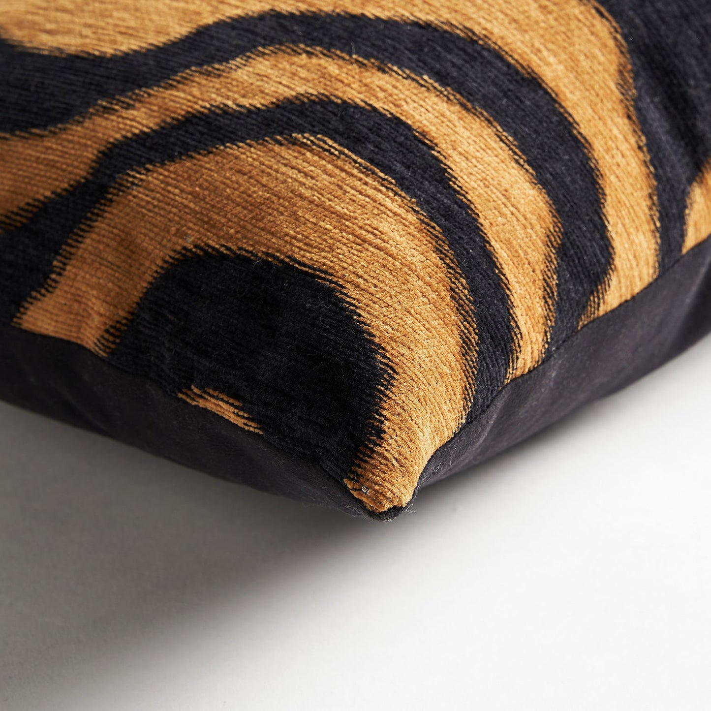 Tigre Cushion in Brown Colour